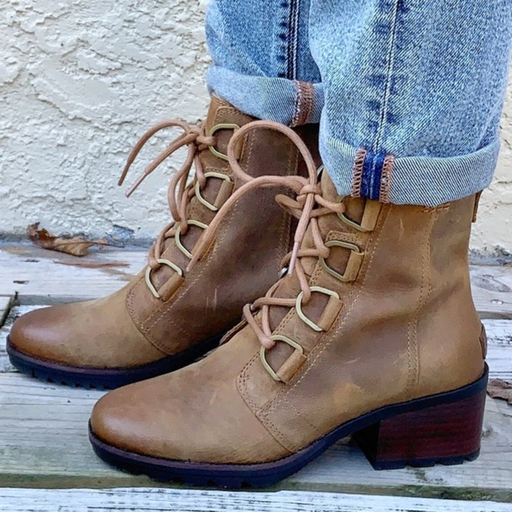Sorel Women's Cate Lace Boot‎ in the Burro Brown Waterproof Leather Size 12